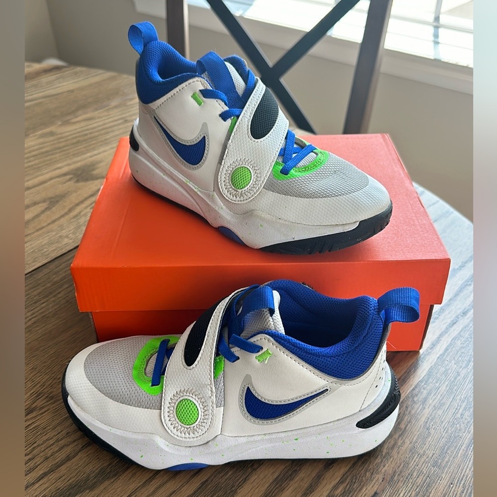 Nike Basketball youth shoes Size 3.5